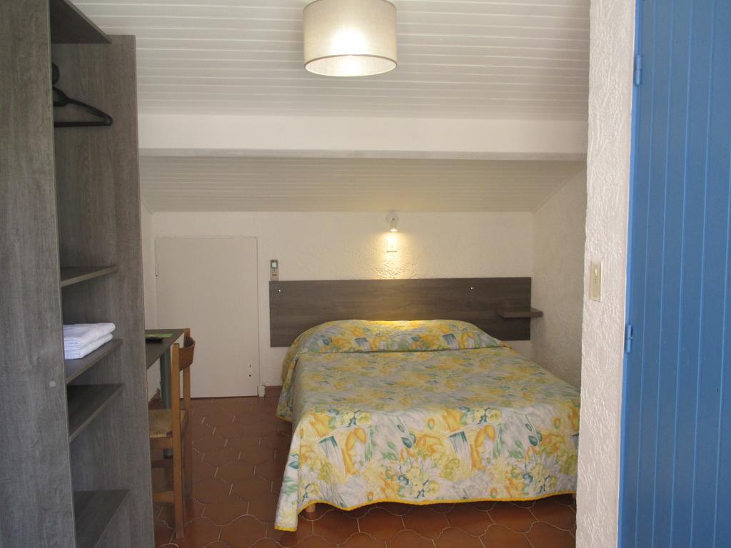 Hotel Restaurant Les 3 Chenes Frejus Ngoại thất bức ảnh