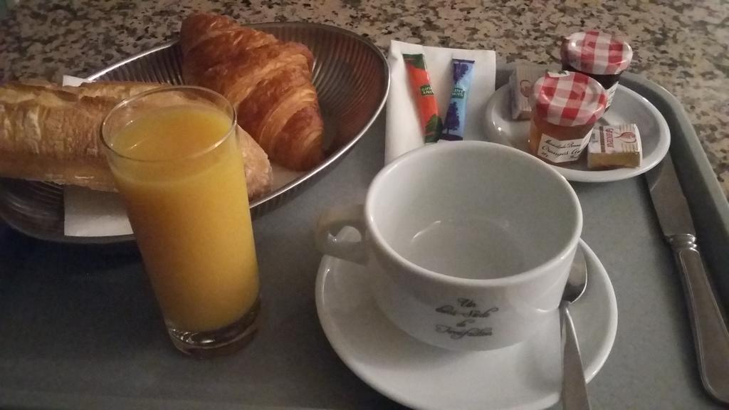 Hotel Restaurant Les 3 Chenes Frejus Ngoại thất bức ảnh