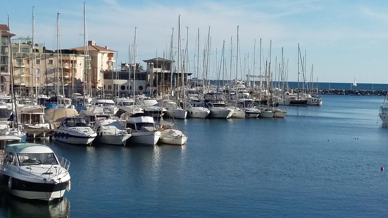 Hotel Restaurant Les 3 Chenes Frejus Ngoại thất bức ảnh