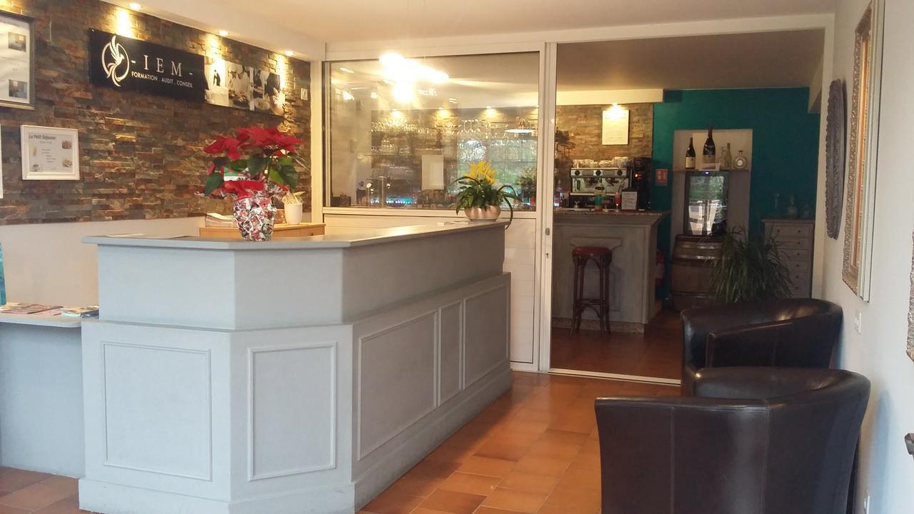 Hotel Restaurant Les 3 Chenes Frejus Ngoại thất bức ảnh